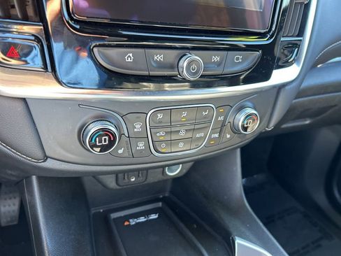 Used 2022 Chevrolet Traverse LT image 31