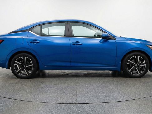 Used 2025 Nissan Sentra SV image 11