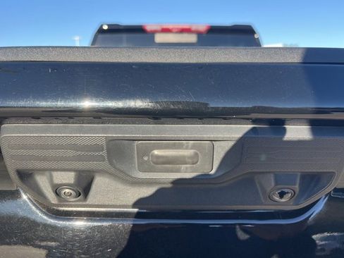 Used 2024 Chevrolet Silverado 2500 ZR2 w/ Technology Package image 7