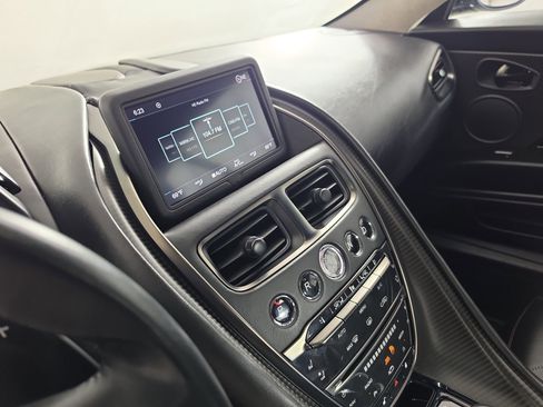 Used 2019 Aston Martin DB11 Coupe RWD image 16