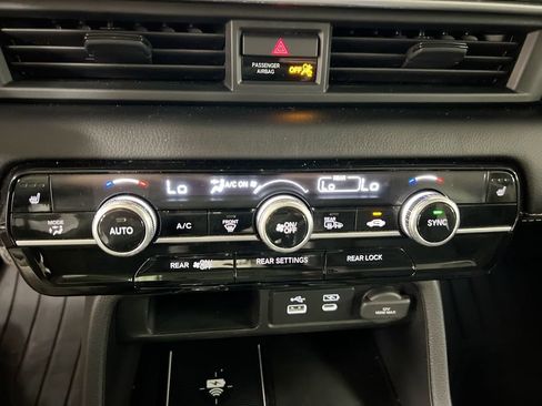 Used 2024 Honda Pilot Touring image 17