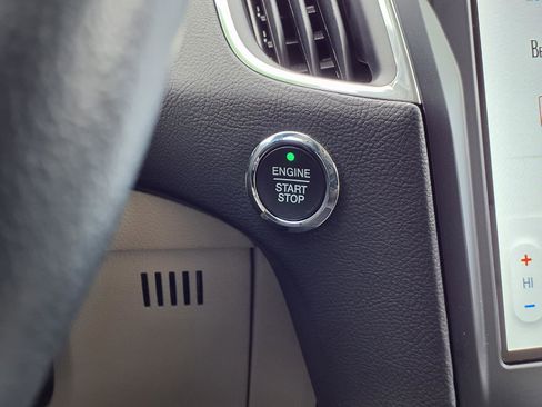 Used 2023 Ford Edge Titanium image 14