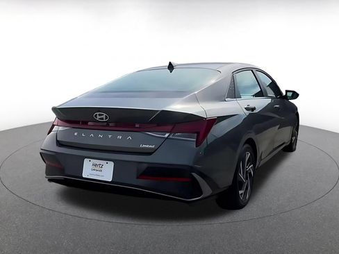 Used 2025 Hyundai Elantra Limited FWD image 14