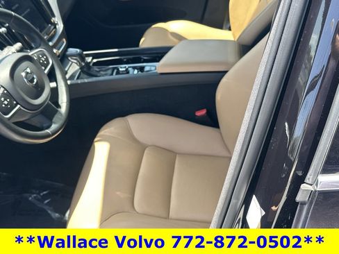 Used 2020 Volvo XC60 T5 Momentum FWD image 16