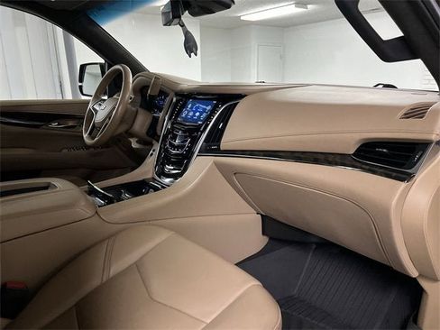 Used 2020 Cadillac Escalade Platinum image 30