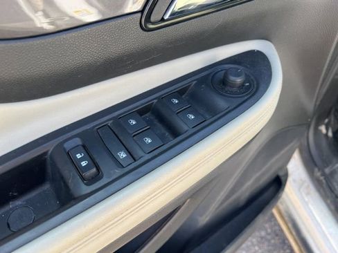 Used 2018 Buick Encore Essence w/ Experience Buick Package image 9