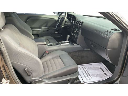 Used 2010 Dodge Challenger R/T image 8