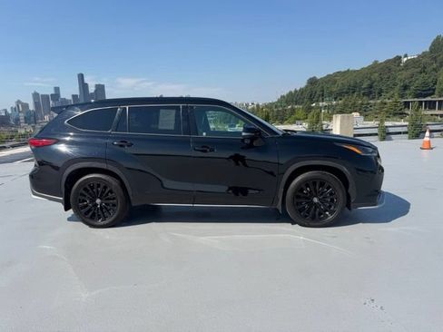 Used 2023 Toyota Highlander XSE AWD/4WD image 2