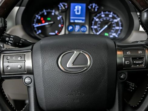 Used 2018 Lexus GX 460 image 25
