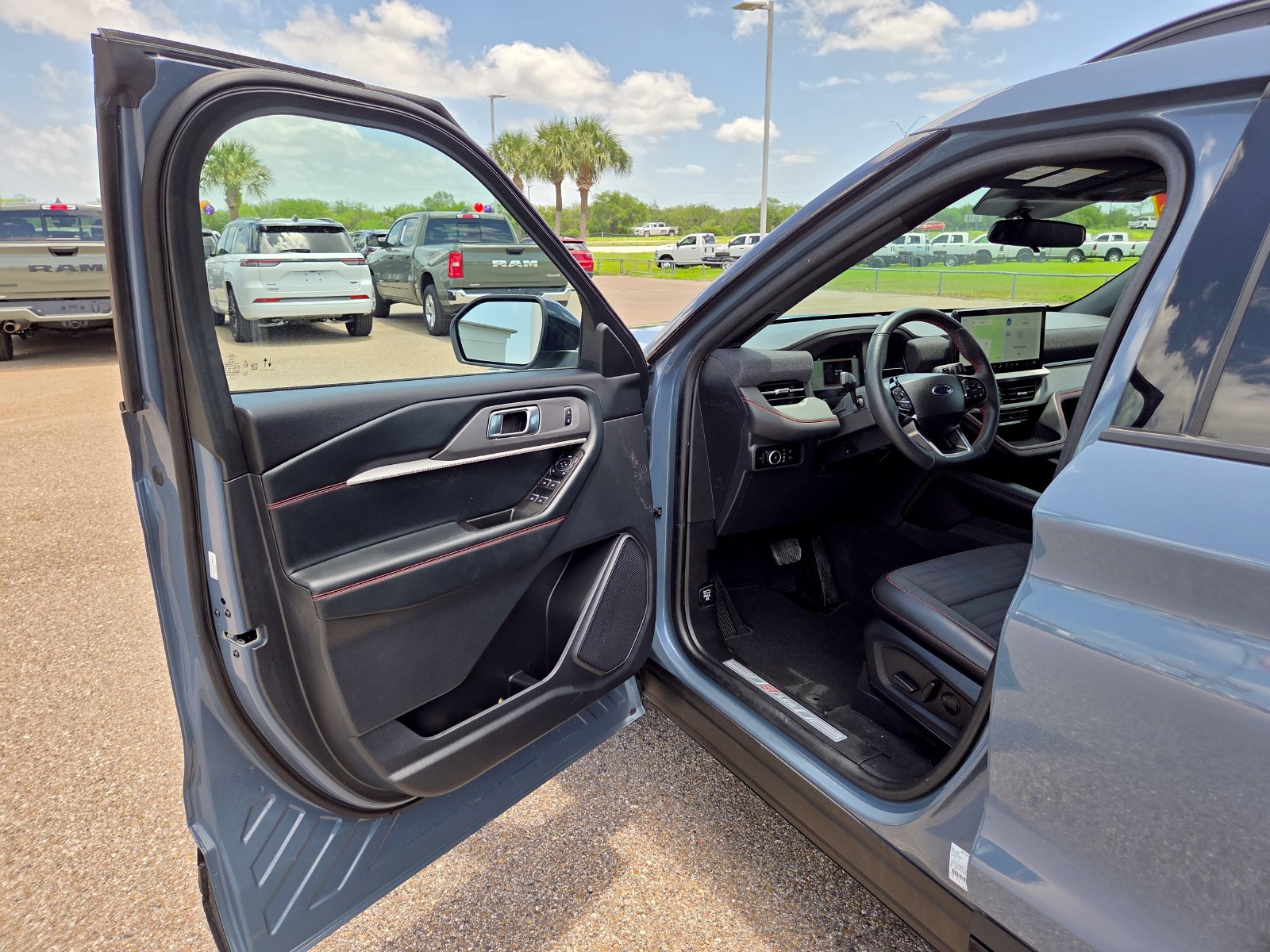 Used 2025 Ford Explorer ST-Line RWD image 11