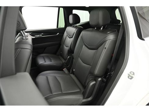 Used 2025 Cadillac XT6 Premium Luxury image 27