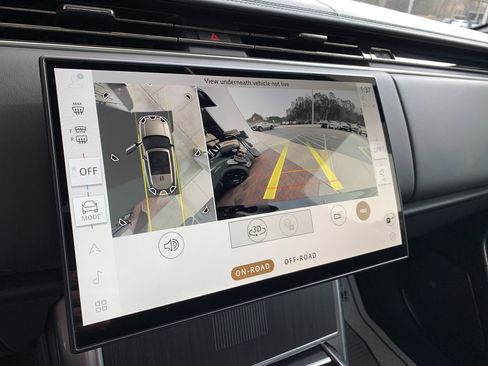 Used 2025 Land Rover Range Rover Autobiography image 22