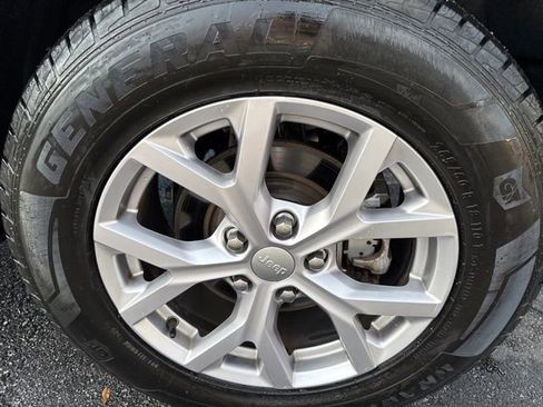 Certified 2022 Jeep Grand Cherokee Limited image 9