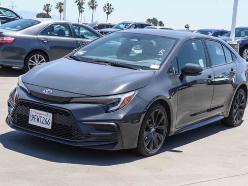 Used 2023 Toyota Corolla SE w/ SE Premium Package FWD image 3