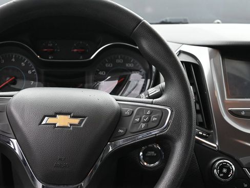Used 2018 Chevrolet Cruze LT w/ Convenience Package FWD image 27