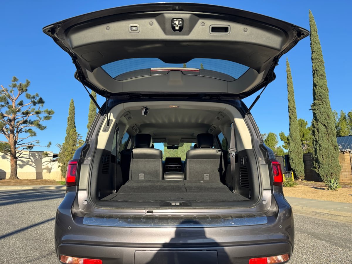 Used 2023 INFINITI QX80 Luxe w/ Cargo Package RWD image 21