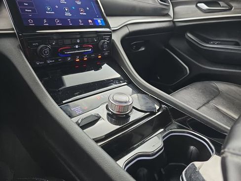 Used 2022 Jeep Grand Cherokee L Limited image 34