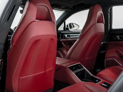 Used 2020 Porsche Panamera GTS image 29