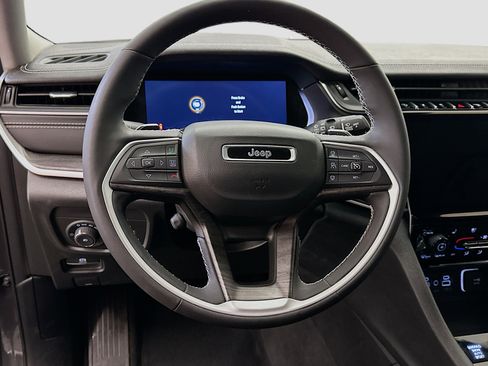 Used 2023 Jeep Grand Cherokee L Limited w/ Luxury Tech Group II image 18