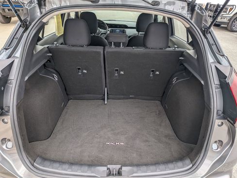 Used 2022 Nissan Kicks SV image 8