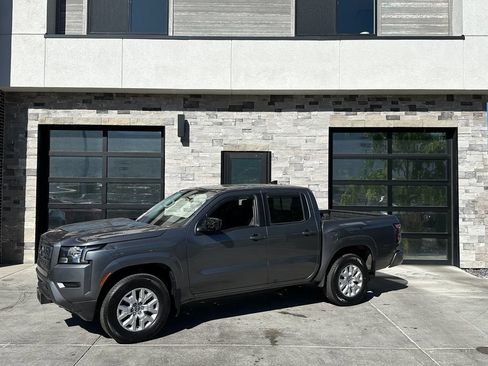 Used 2022 Nissan Frontier SV w/ Technology Package AWD/4WD image 7