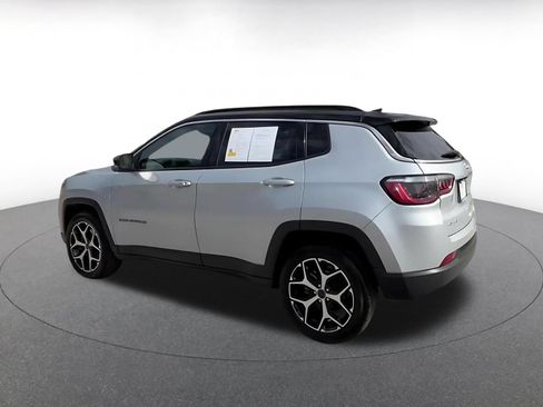 Used 2025 Jeep Compass Limited AWD/4WD image 10