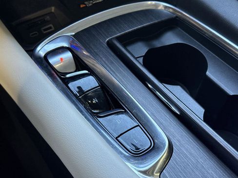 Used 2022 Buick Enclave Avenir w/ Avenir Technology Package image 21