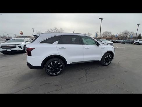 Used 2025 Kia Sorento EX w/ Panoramic Sunroof Package image 8