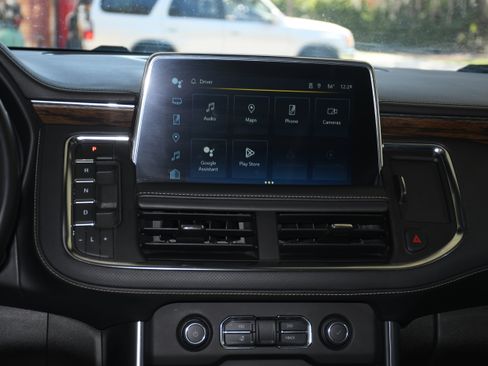 Used 2023 Chevrolet Suburban Premier image 18