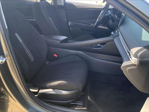 Used 2025 Hyundai Elantra SEL image 9