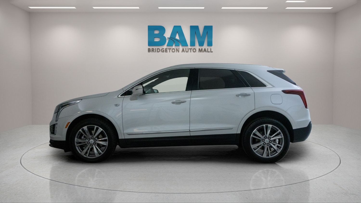 Used 2025 Cadillac XT5 Premium Luxury w/ LPO, Floor Liner Package AWD/4WD image 4