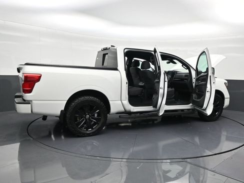Used 2023 Nissan Titan SV w/ SV Convenience Package image 32