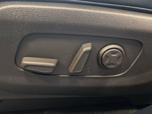 New 2026 Kia Carnival EX FWD image 17