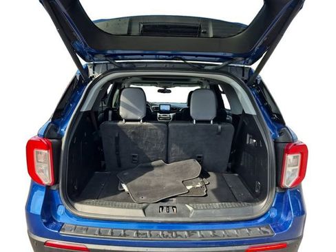 Used 2022 Ford Explorer XLT w/ Equipment Group 202A AWD/4WD image 19