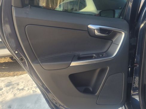 Used 2015 Volvo XC60 T6 Platinum w/ Climate Package image 30