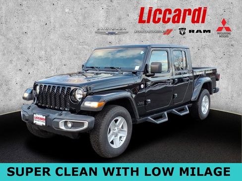 Used 2021 Jeep Gladiator Sport image 3