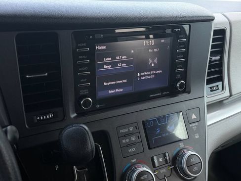 Used 2020 Toyota Sienna LE AWD/4WD image 27