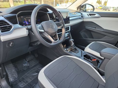 New 2026 Volkswagen Taos SE FWD image 10