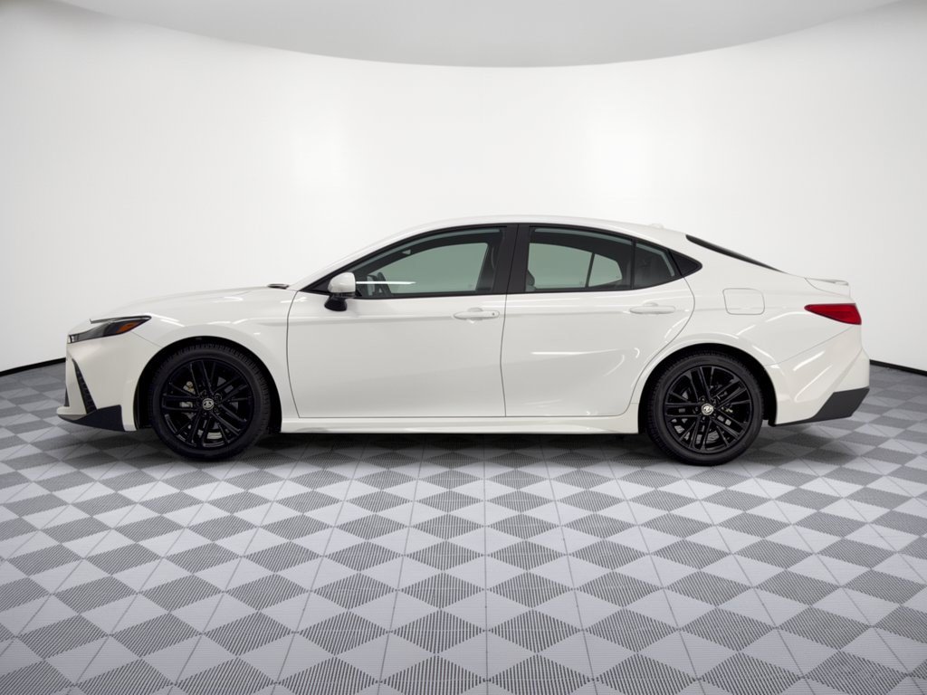 Used 2025 Toyota Camry SE FWD image 2