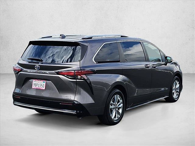 Used 2022 Toyota Sienna Limited FWD image 5
