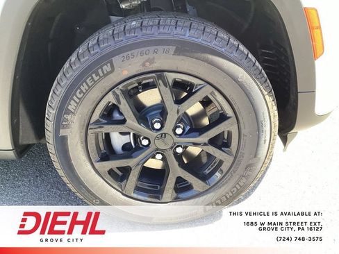 Used 2026 Jeep Grand Cherokee Altitude AWD/4WD image 9