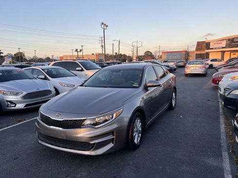 Used 2018 Kia Optima LX image 7