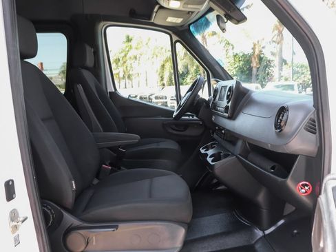Used 2024 Mercedes-Benz Sprinter 2500 image 35