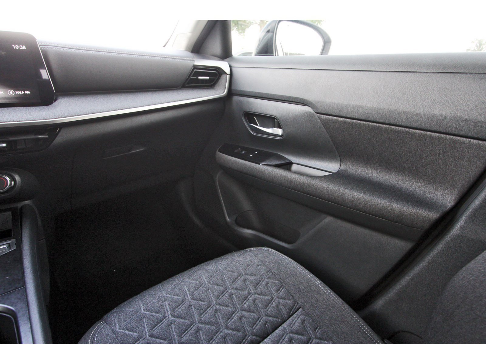 Certified 2025 Nissan Kicks SV FWD image 14