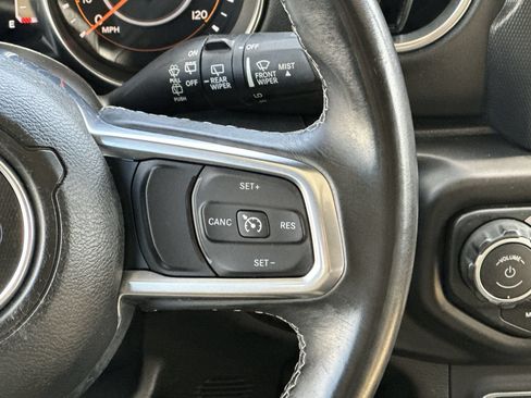 Used 2018 Jeep Wrangler Unlimited Sahara w/ Safety Group AWD/4WD image 21