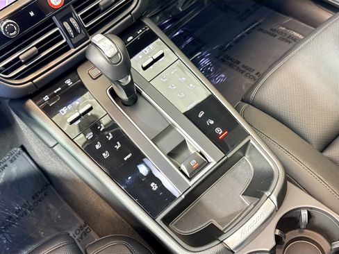 Used 2025 Porsche Macan image 18