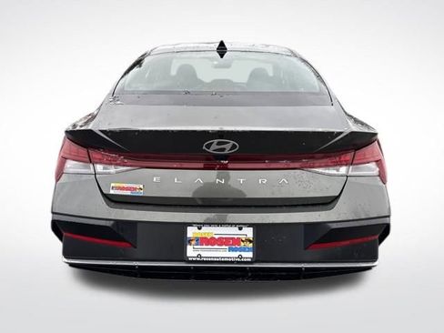 Certified 2025 Hyundai Elantra SEL w/ Cargo Package image 4