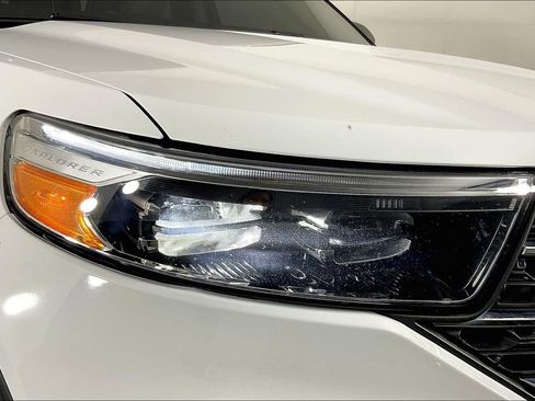 Used 2022 Ford Explorer XLT image 40