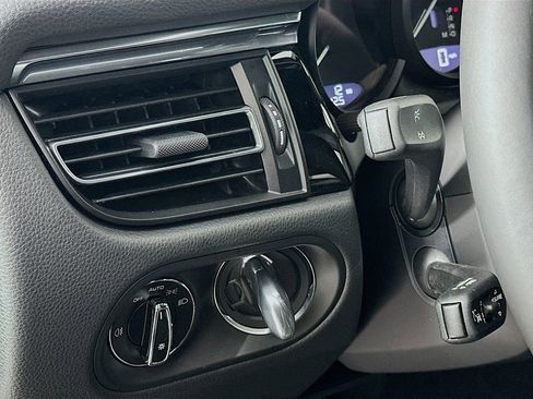 New 2026 Porsche Macan image 11