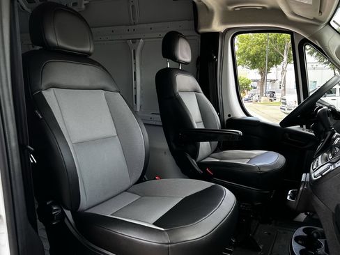 Used 2025 RAM ProMaster 2500 w/ Convenience Group FWD image 27